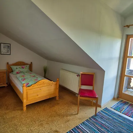Ferienwohnung Auf Dem Bauernhof Für 4 Oder 5 Personen Im Herzen Niederbayerns *